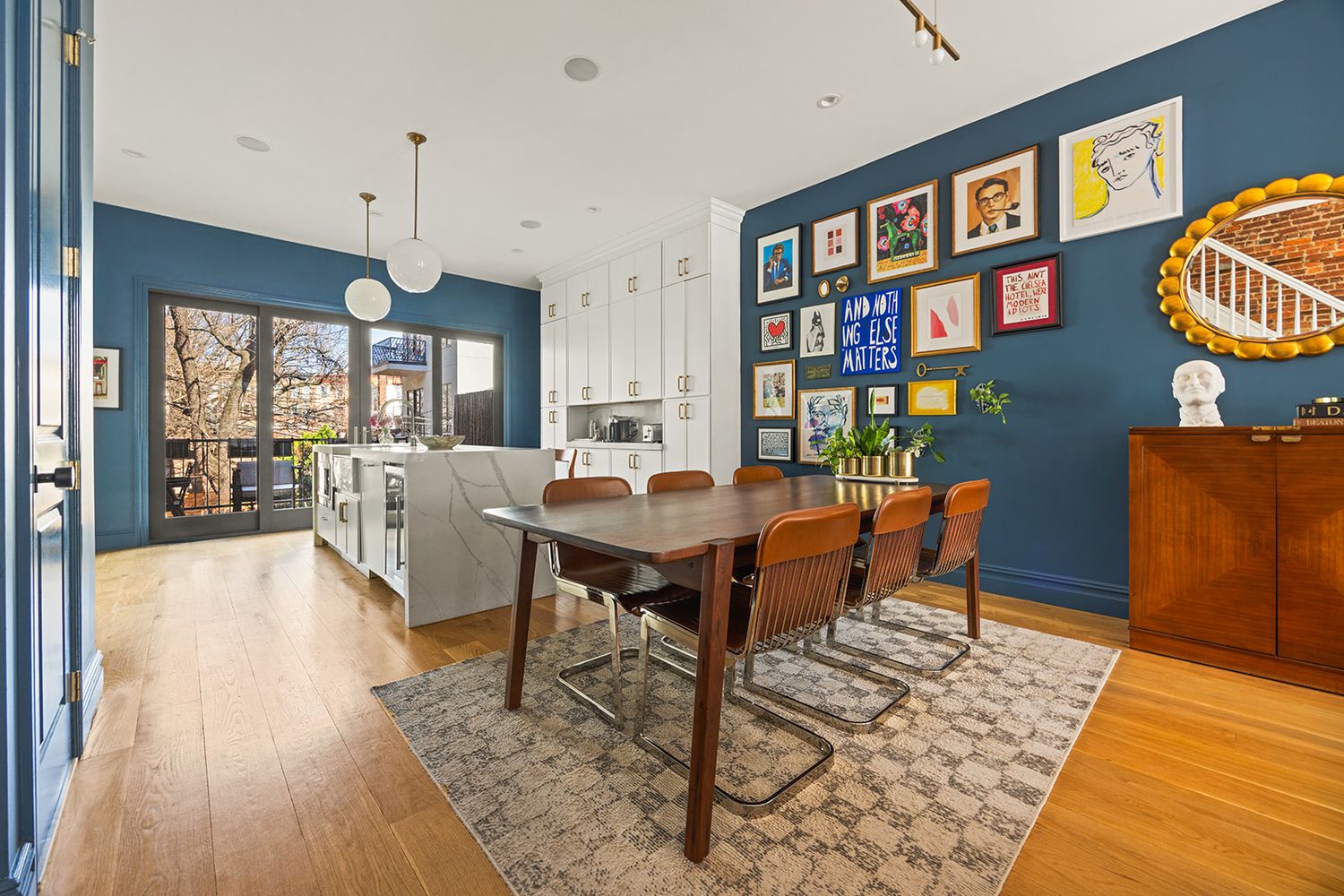 The Blue Townhouse, photo 3
